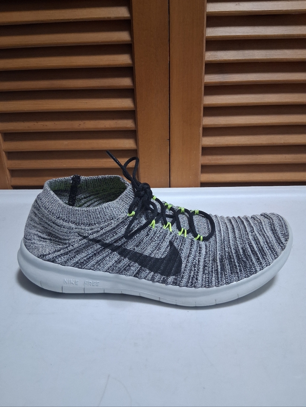 NIKE FREE RN FLYKNIT Sock-like Fit Women's Running Shoe * Size: 7.5